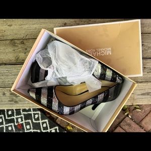 Michael Kors Mid Pump Black Silver Stripe Sz 10